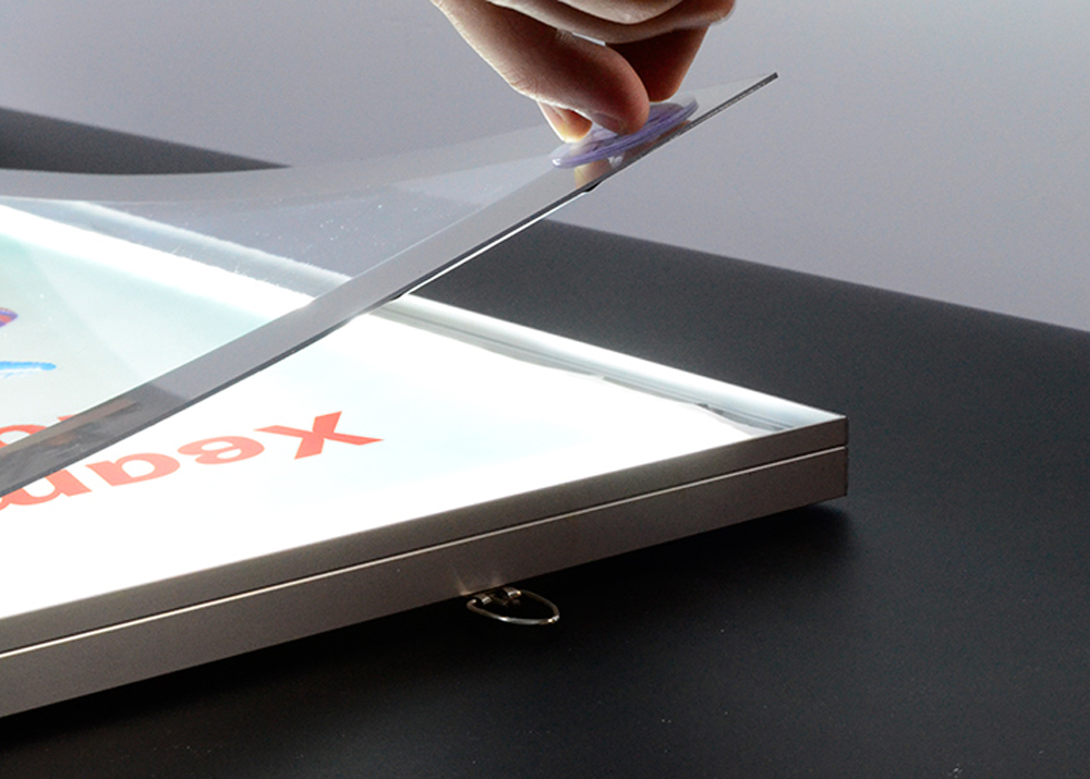 Для поддержания работоспособности световых панелей Magnetic рекомендуется проводить регулярное техническое обслуживание. Каждые три месяца необходимо проверять прочность крепежных элементов, чтобы убедиться в надежности всей конструкции.