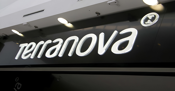 Дизайн короба из композита создается на основе стиля бренда и пожеланий заказчика. Если у клиента есть готовый макет, то менеджер сразу может дать рекомендации по виду и материалам конструкции. После визуализации вывески на месте монтажа дизайн согласовывают и приступают к производству.