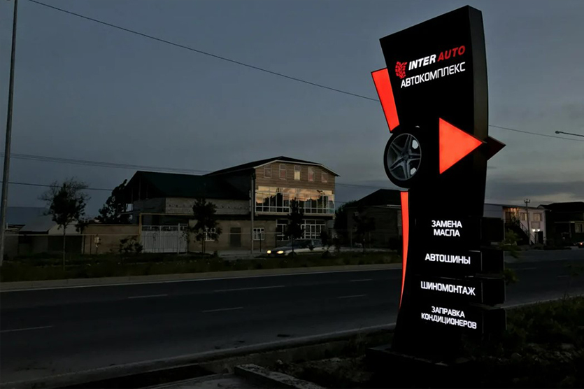 Стела, находящаяся в пределах территории ТЦ или ТРК, или расположенная не более чем в 100 метрах от АЗС, может считаться информационной конструкцией, если она не содержит рекламу. Но в любом случае отдельно стоящий информационный носитель в Пензе нужно согласовать в администрации города.