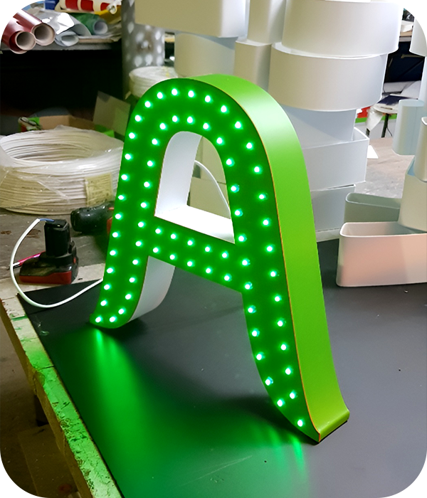 Как привлечь внимание вывеской