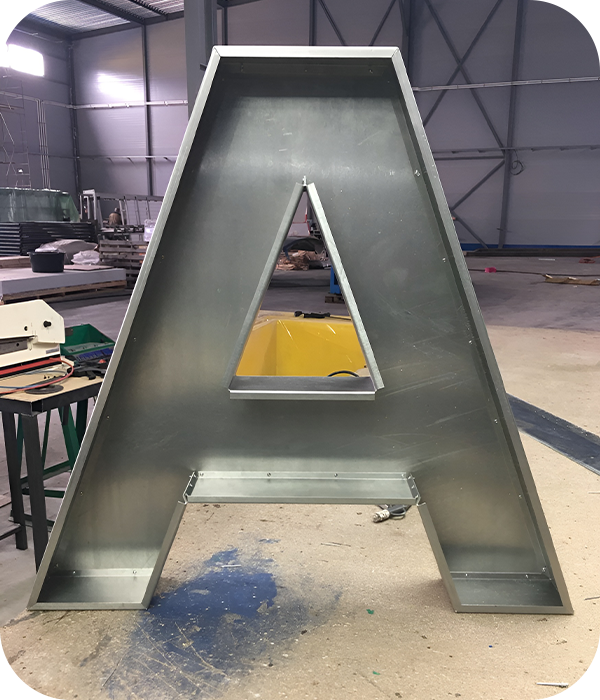 Изготовление объемных стальных букв