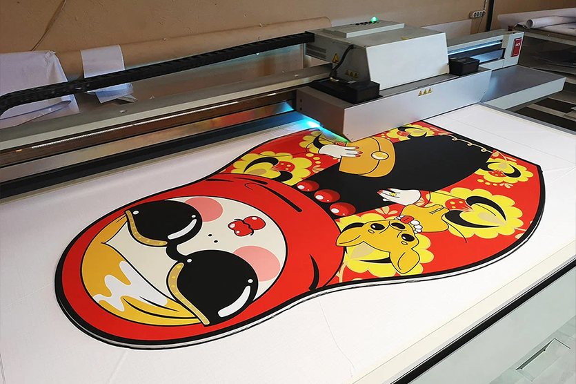 Долговечность изображения во многом зависит от величины чернильного слоя. Слишком тонкий стирается, слишком толстый трескается на гибких материалах. Оптимальная толщина находится в диапазоне 10-20 микрон.